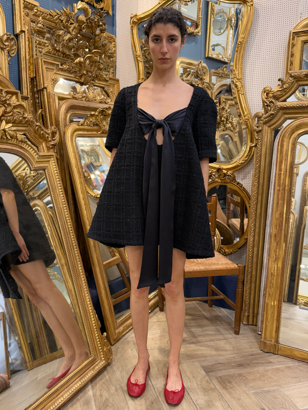 Alizée in Noir Sillonné – Delia Wade